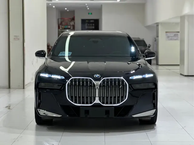 BMW i7 — Фото автомобиля 2