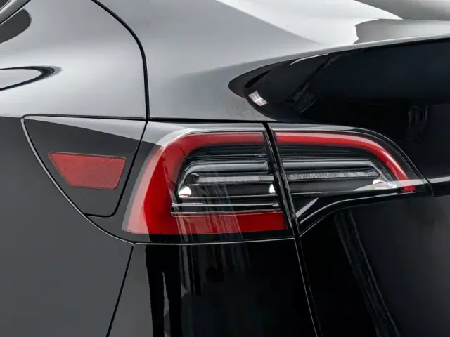 Tesla Model Y — Фото автомобиля 27