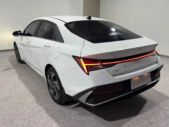 Hyundai Elantra — Фото автомобиля 5