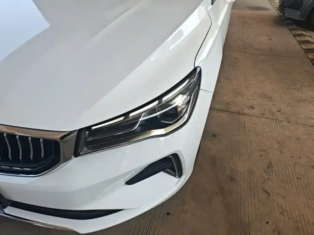 Geely Emgrand — Фото автомобиля 23