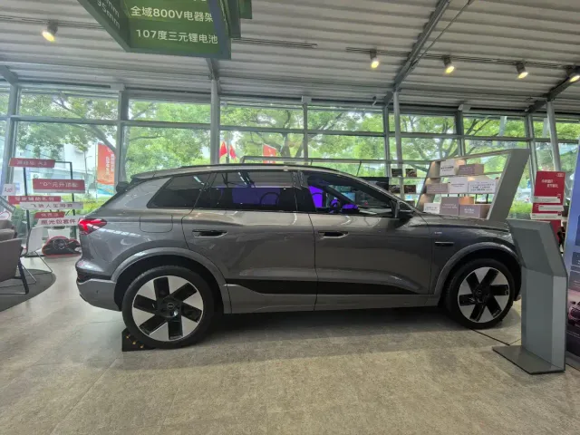 Audi Q6L e-tron — Фото автомобиля 3