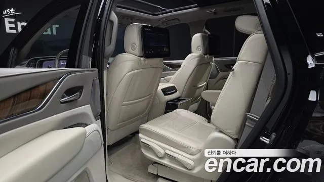 Cadillac Escalade 5th Gen — Фото автомобиля 16