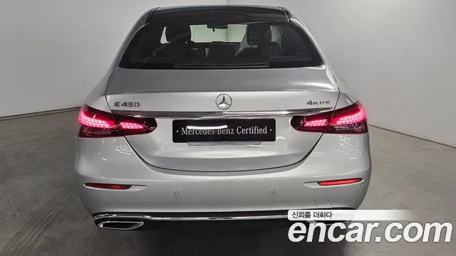 Mercedes-Benz E-Class — Фото автомобиля 4