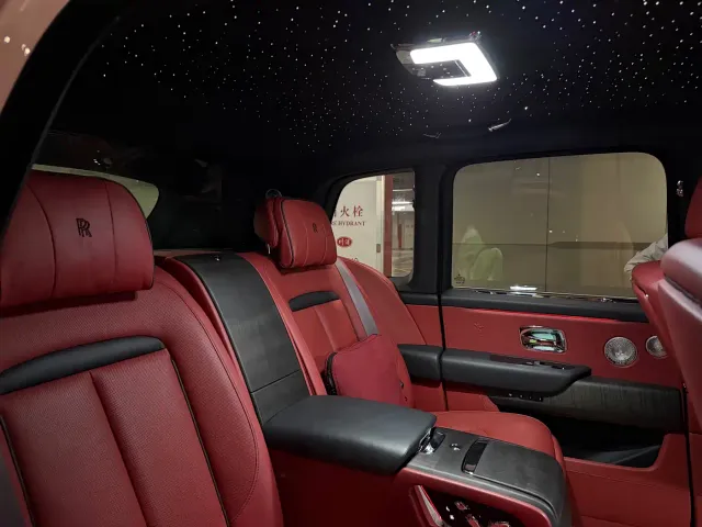 Rolls-Royce Cullinan — Фото автомобиля 11