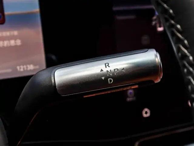 AITO Wenjie AITO M9 2024 Extended Range Ultra 42kWh 6-Seater — Фото автомобиля 20
