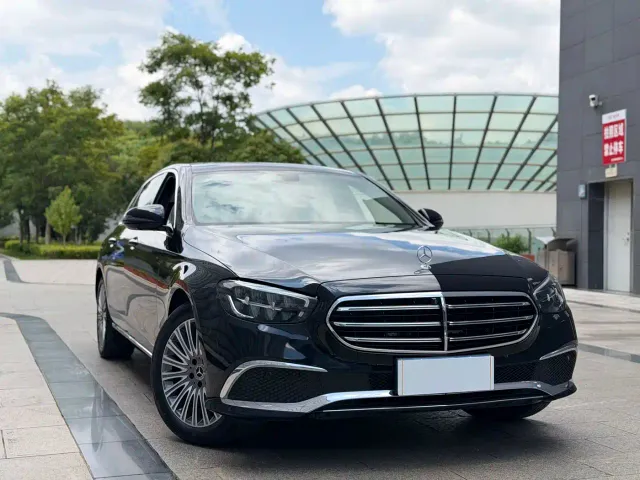 Mercedes-Benz E-Class — Фото автомобиля 3
