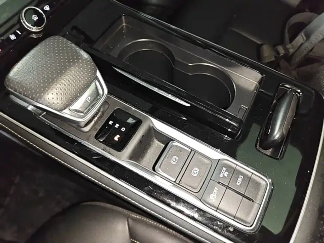 Roewe i6 MAX EV — Фото автомобиля 13