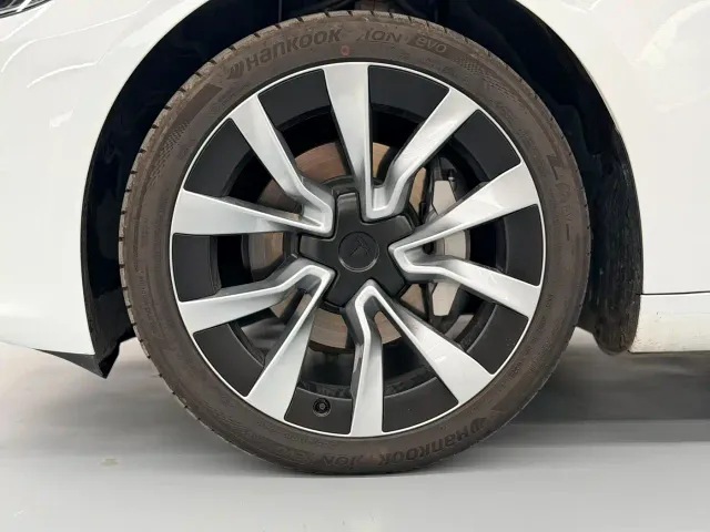 Tesla Model 3 — Фото автомобиля 7