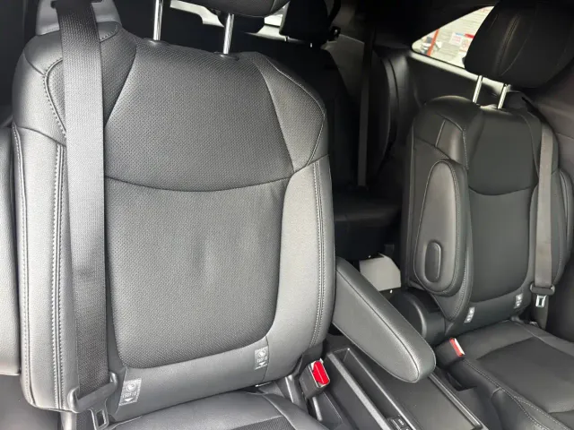 Toyota Sienna — Фото автомобиля 9