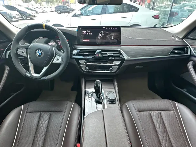 BMW 5 Series — Фото автомобиля 9