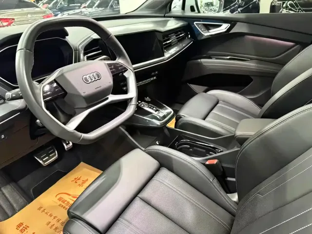 Audi Q4 e-tron — Фото автомобиля 10