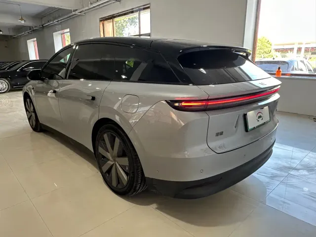 Li Auto i6 — Фото автомобиля 5