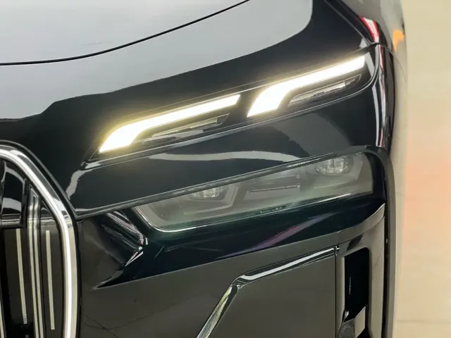 BMW 7 Series — Фото автомобиля 17