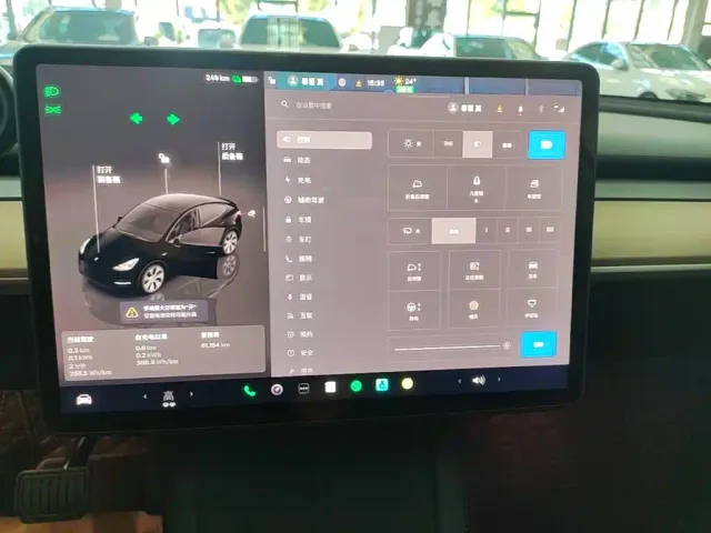 Tesla Model Y — Фото автомобиля 12