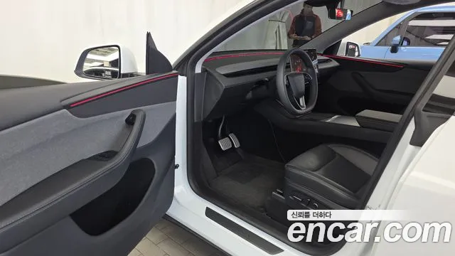 Tesla Model Y — Фото автомобиля 15