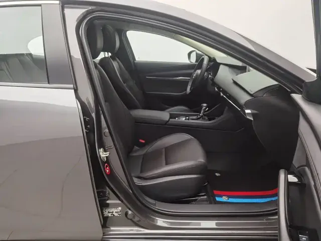 Mazda Axela — Фото автомобиля 23
