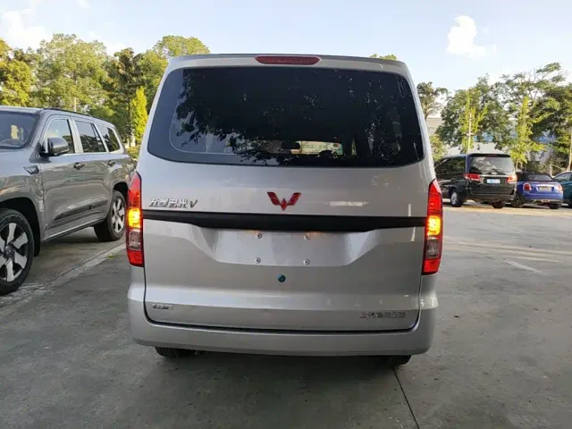 Wuling Hongguang V — Фото автомобиля 5