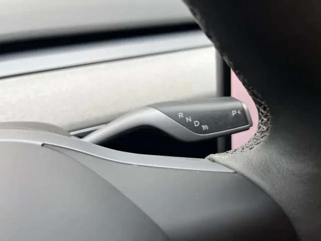 Tesla Model Y — Фото автомобиля 6