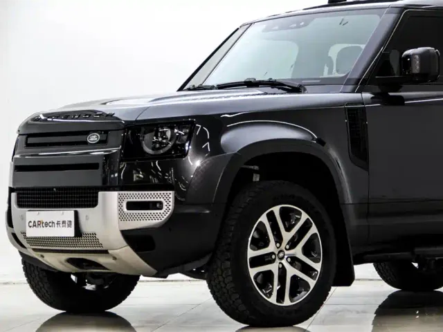 Land Rover Defender — Фото автомобиля 8