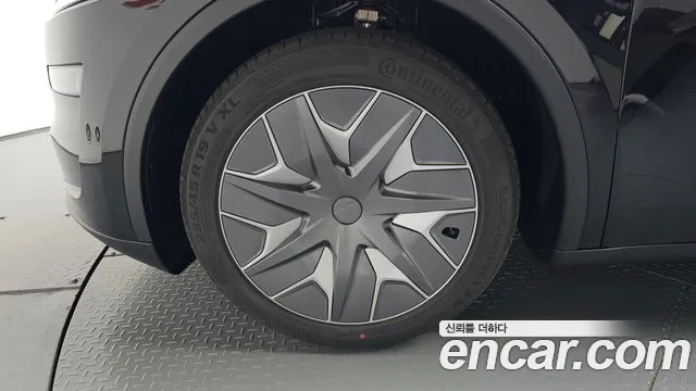 Tesla Model Y — Фото автомобиля 5