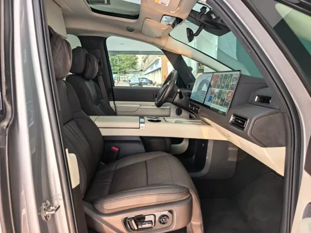 Li Auto MEGA — Фото автомобиля 15