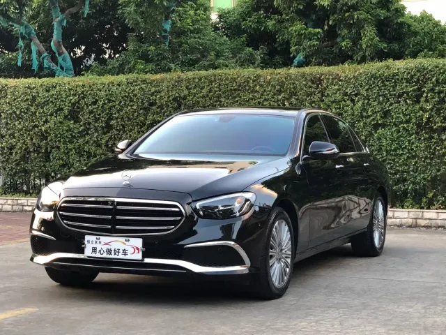 Фотография автомобиля — Mercedes-Benz E-Class