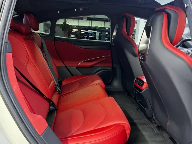 Xiaomi SU7 — Фото автомобиля 5