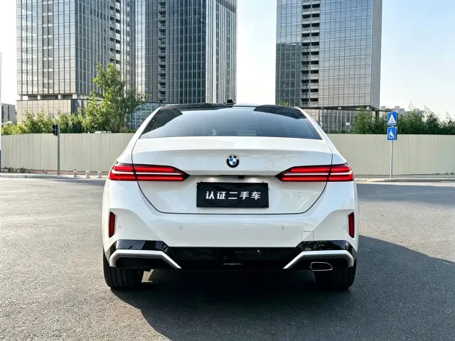 BMW 5 Series — Фото автомобиля 5