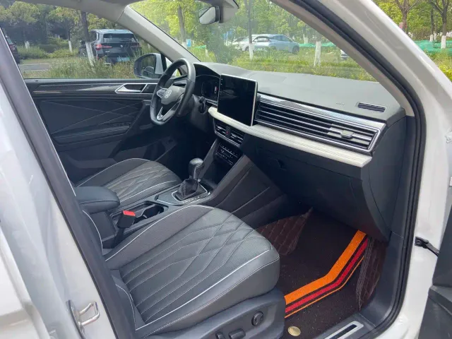 Volkswagen Tiguan L — Фото автомобиля 13