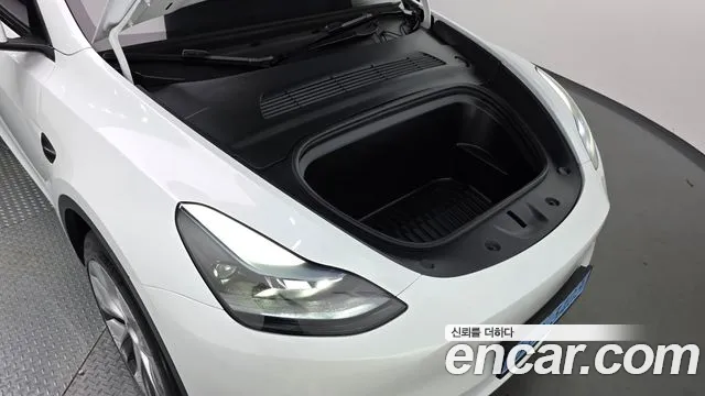 Tesla Model Y — Фото автомобиля 9