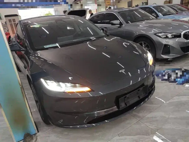 Tesla Model 3 — Фото автомобиля 3