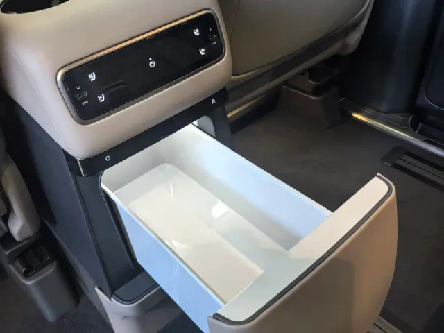 Li Auto MEGA — Фото автомобиля 7