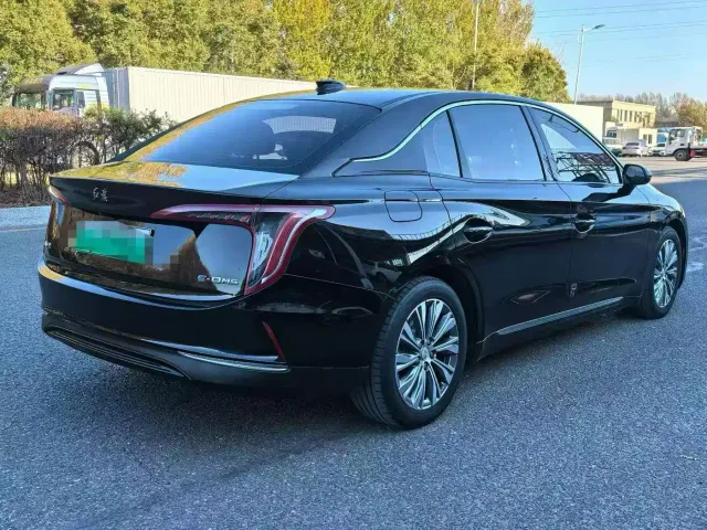 Hongqi E-QM5 — Фото автомобиля 9