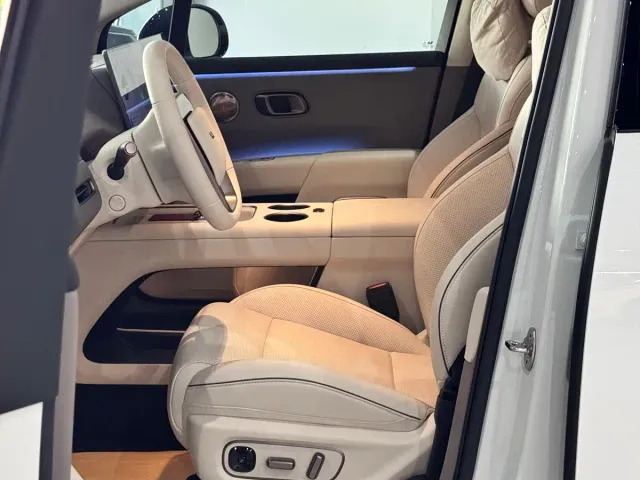 Li Auto i8 — Фото автомобиля 9