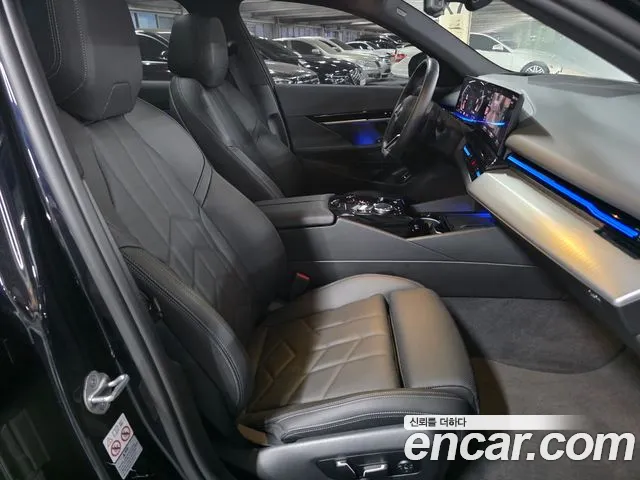BMW 5-Series — Фото автомобиля 10