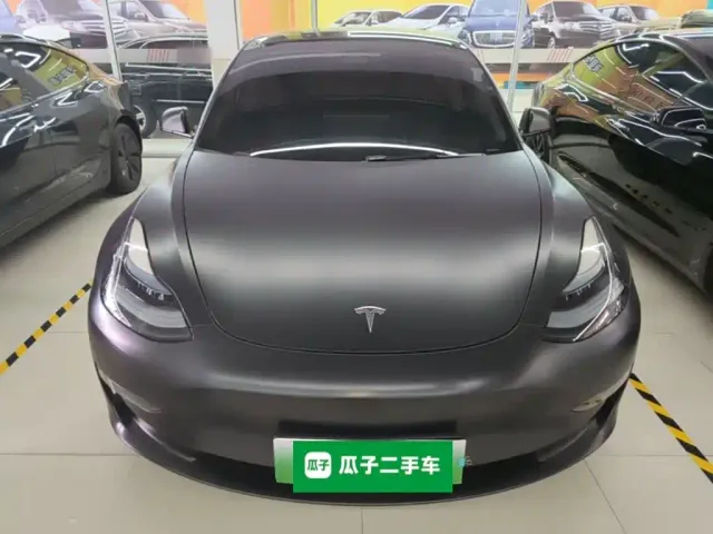 Tesla Model 3 — Фото автомобиля 2