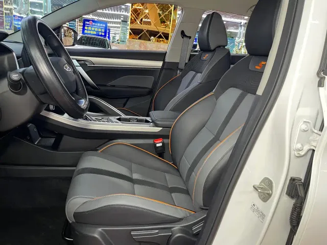 Geely Binyue — Фото автомобиля 5