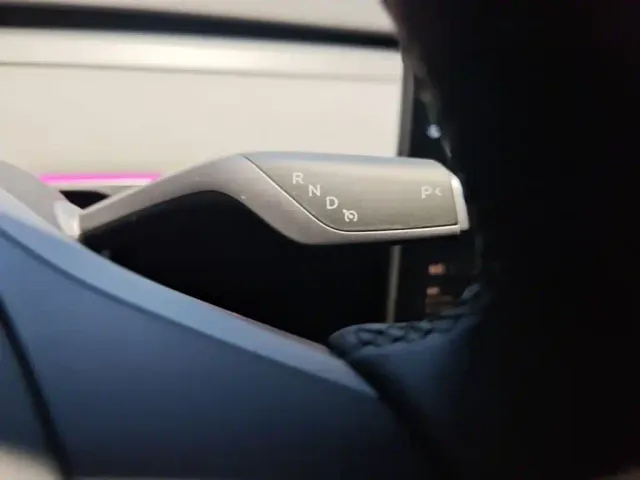 Tesla Model Y — Фото автомобиля 13
