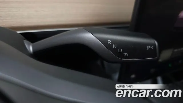 Tesla Model Y — Фото автомобиля 12