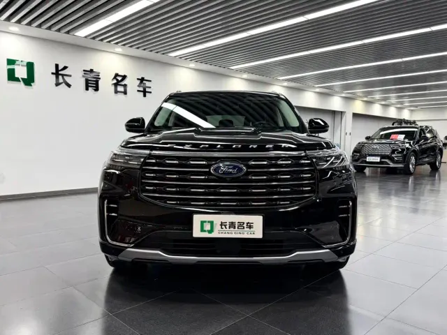 Ford Explorer — Фото автомобиля 2
