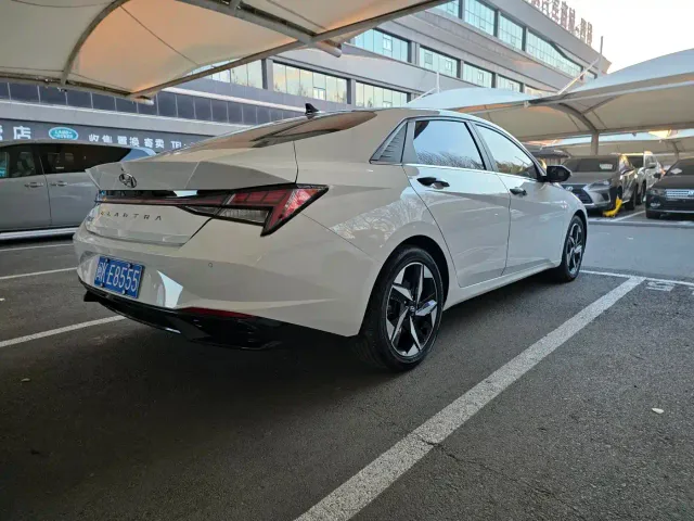 Hyundai Elantra — Фото автомобиля 18