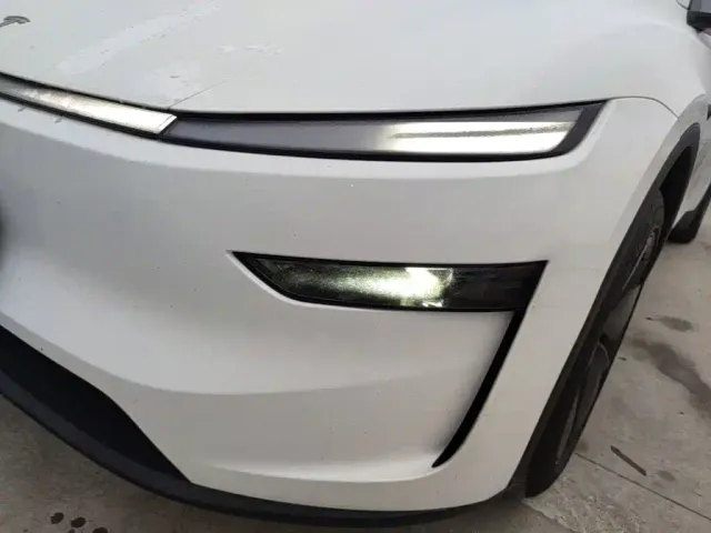 Tesla Model Y — Фото автомобиля 23