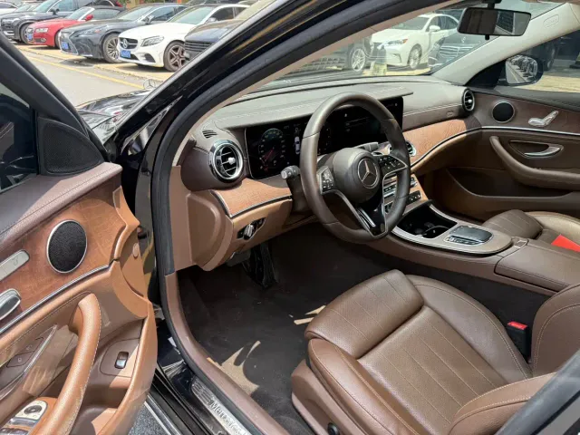 Mercedes-Benz E-Class — Фото автомобиля 4