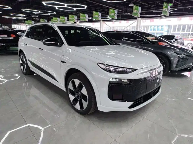Audi Q6L e-tron — Фото автомобиля 3