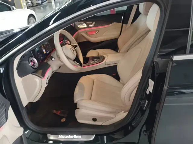 Mercedes-Benz CLS-Class — Фото автомобиля 14