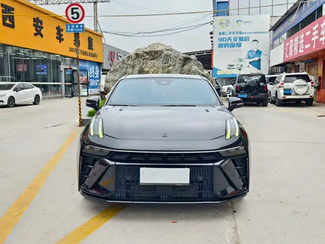 Lynk & Co 03 — Фото автомобиля 3