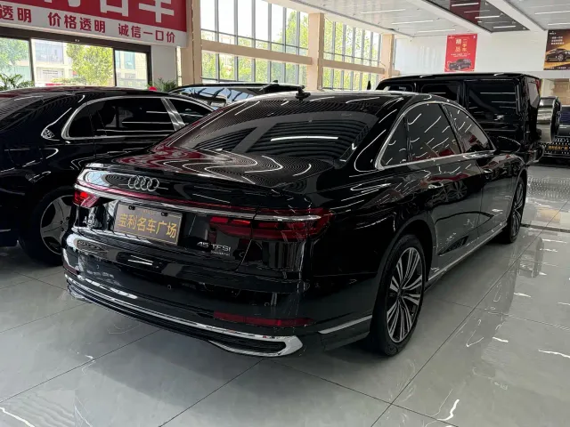 Audi A8 — Фото автомобиля 6