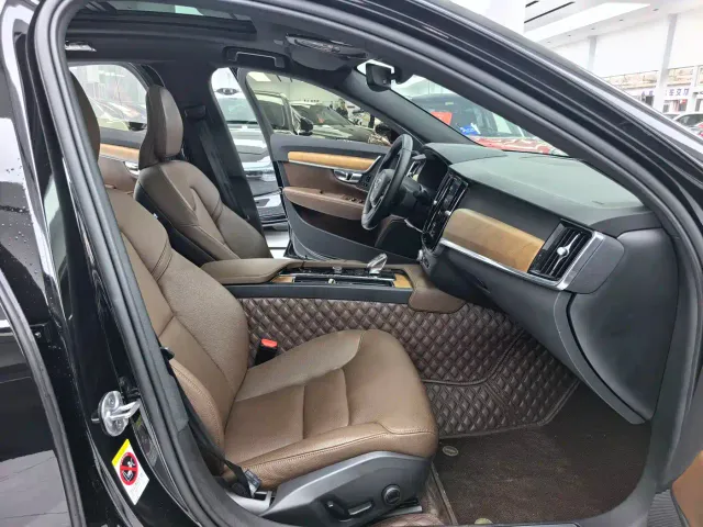Volvo S90 — Фото автомобиля 12