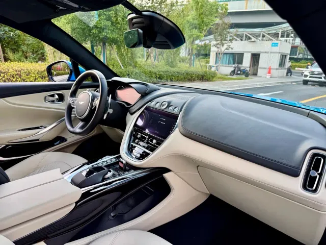 Aston Martin DBX — Фото автомобиля 6