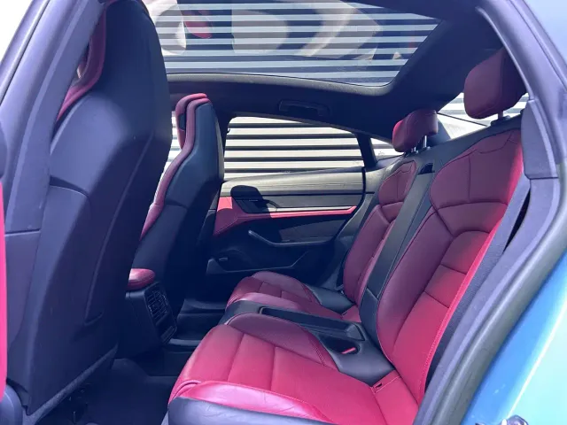 Porsche Taycan — Фото автомобиля 10